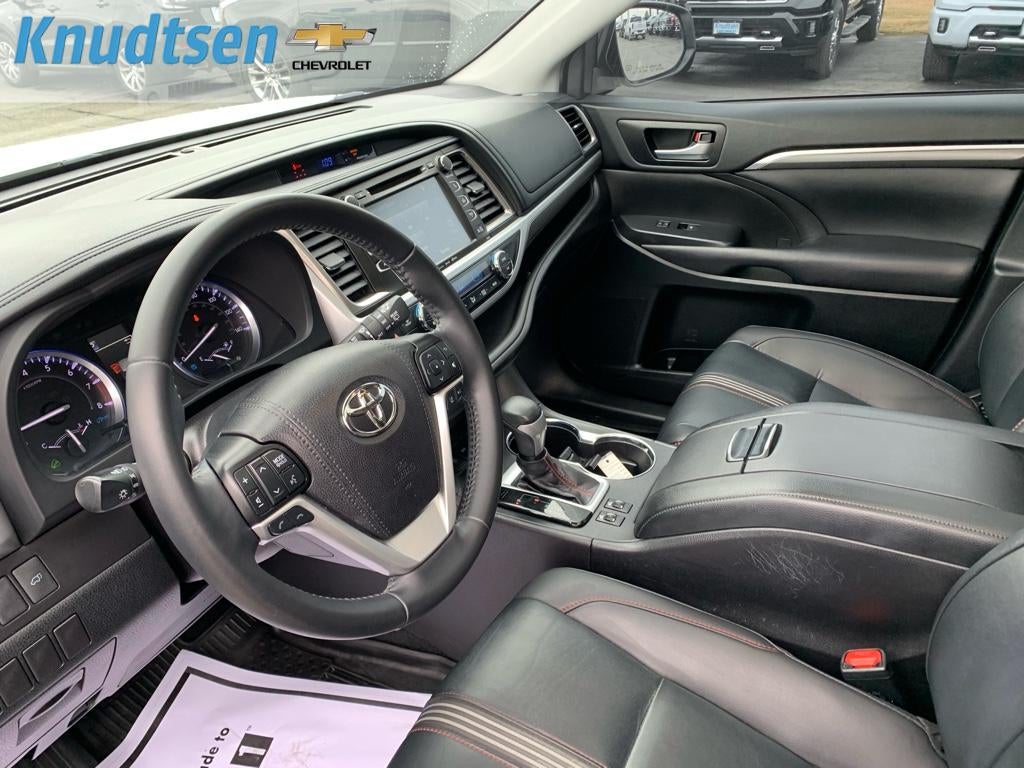 2019 Toyota Highlander SE