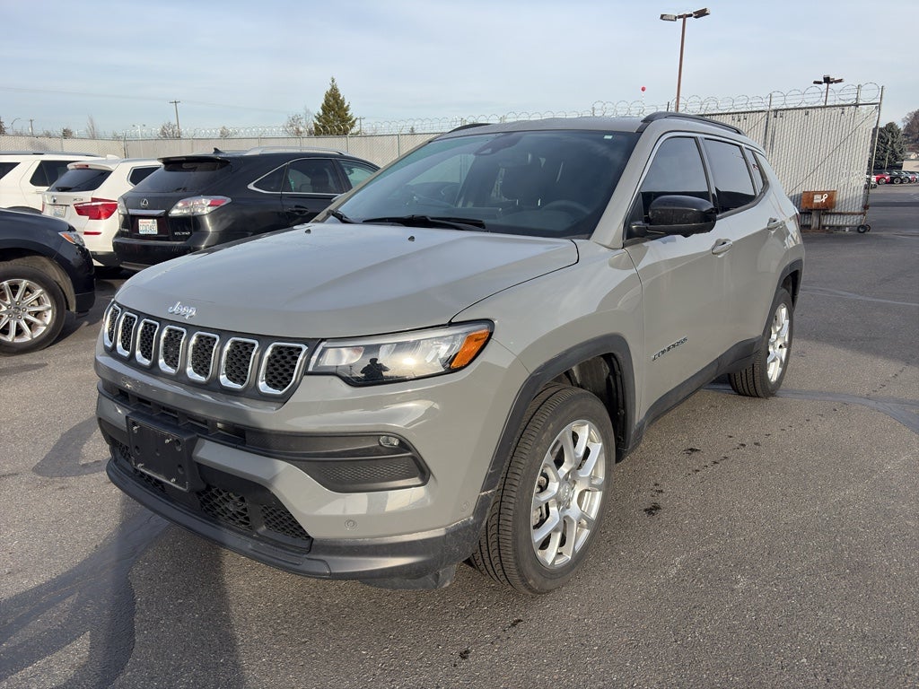 2023 Jeep Compass Latitude Lux